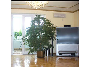 Телевізор проєкційний, великий, домашній кінотеатр.