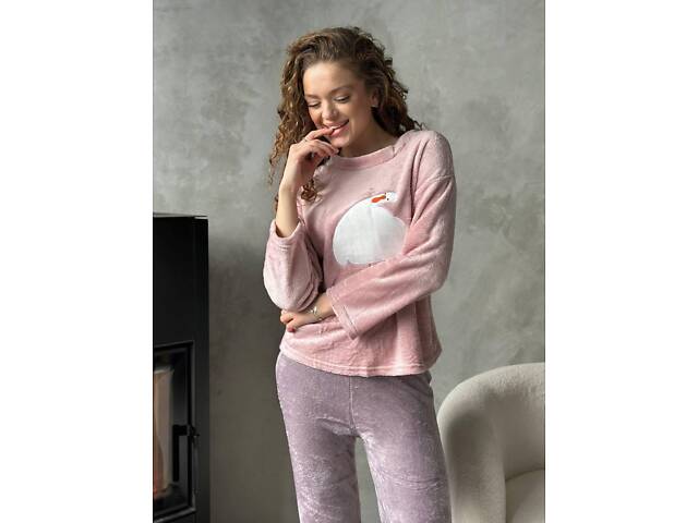 Тепла розова піжама з сірими штанами та милим принтом - Фото 3
