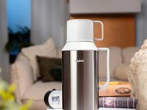 Термос питний Magio MG-1052S 1800 мл білий