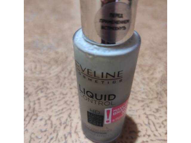 Тональный крем Eveline Liquid control жидкий