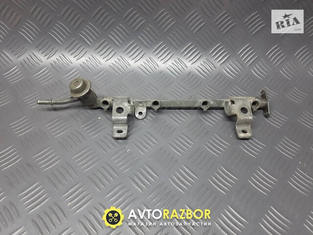 Паливна рампа рейка ZL0113150B на 1.5, 1.6 16V Mazda 323 BJ, 323F 1998-2004 рік