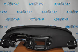 Торпедо передняя панель без AIRBAG Chrysler 200 15-17 черн