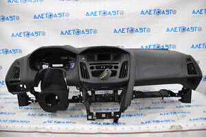 Торпедо передня панель AIRBAG Ford Focus mk3 15-18 рест чорна, тріщина в планці, затерта накладка рульового колеса