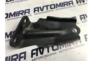 Кронштейн катализатора левый Toyota Avensis 3 T27 2.0D-4D 171190R030