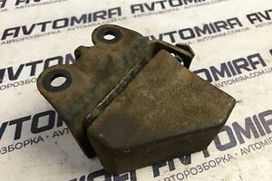 Демпфер передньої балки Toyota Avensis 3 T27 2009- 5122705050