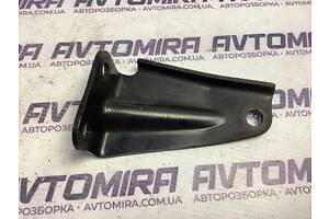 Кронштейн каталізатора Toyota Avensis T25 2.2 D 2003-2008 1711926010