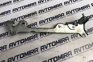 Кронштейн декоративної кришки двигуна Toyota Avensis T25 2003-2008 1263126010