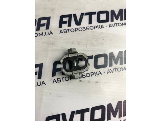 Скоба топливной трубки Toyota Avensis T25 2003-2008 2374227010