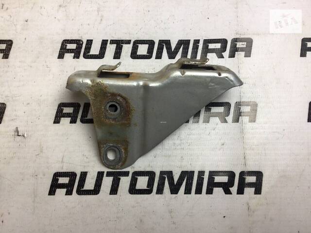 Кронштейн переднего бампера левый Toyota Avensis T25 2003-2008 5208205010