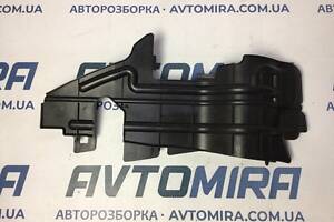 Дефлектор радіатора правий Toyota Avensis T25 2003-2008 5329305040