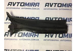 Жабо правое, накладка под лобовое стекло Toyota Avensis T25 2003-2008 557820503040