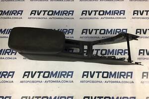 Подлокотник в центральную консоль Toyota Avensis T25 2003-2008 5890505040