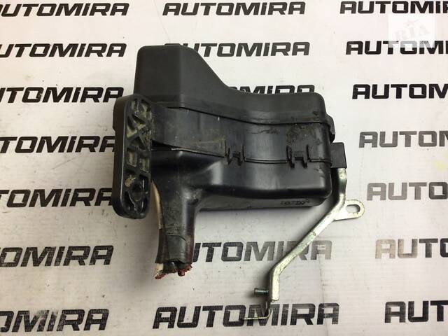 Корпус блока предохранителей Toyota Avensis T25 2003-2008 8266212100