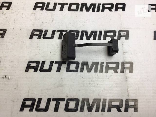 Заглушка салону Toyota Avensis T25 2003-2008 8282120330