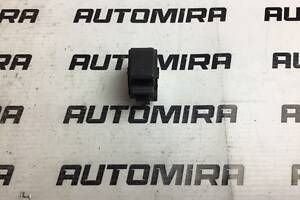 Кнопка електросклопідіймача переднього правого Toyota Avensis T25 2003-2008 8481005050