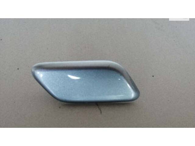 Крышка форсунки омывателя фары правая дорестайлинг Toyota Avensis T25 2003-2008 8504405900