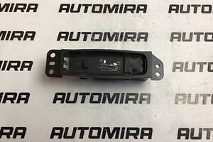 Корпус пульта магнитолы Toyota Avensis T25 2003-2008 8682520010