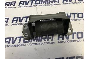 Отбойник крышки багажника Toyota Avensis T25 HB 2003-2008 6729005010