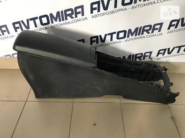 Подлокотник центральная консоль Toyota Avensis T27 2009-5892505010C0