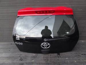 TOYOTA AYGO II 2020 скло багажника LIFT HAT комплект оригінал