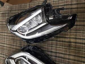 TOYOTA AYGO X 22-23R LAMP1 FULL LEED PRAWA NEW