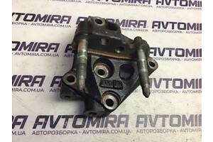 Кронштейн опоры двигателя Toyota Corolla 1.4 D-4D 2006-2012 1231533050