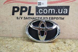 Toyota Yaris II 2009-2011 значок емблема хром переднього бампера 75311-0D030