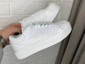 Трендові кросівки nike білі