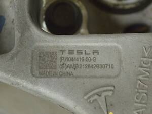 Цапфа задняя правая Tesla Model 3 18- (01) 1044416-00-F