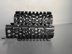 Цівка Сталева на АКС-74У з планками пікатіні чорна