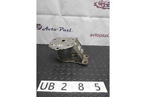 UB0285 5201512310 кронштейн усилителя бампера зад R Toyota Auris 06-12 0