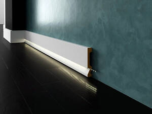 Ударостійкий плінтус з LED підсвічуванням LPC-19LE з дюрополімер білого кольору Cezar висотою 98 мм .Плінтус c