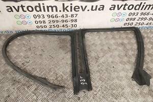 Уплотнитель дверей на кузов левый 63521AG010 Subaru Legacy 03-06