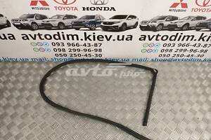 Ущільнювач дверей (на кузові) передньої правої 72315S4N003 Honda HR-V 1 1998-2006