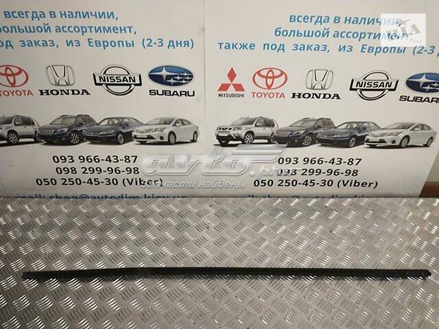 Уплотнитель стекла двери задней правой 3U0837477BB41 Skoda SuperB 1 1.9tdi