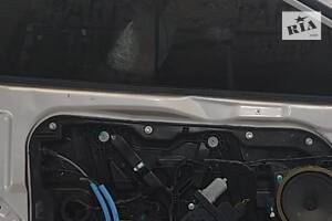 Уплотнитель стекла центральный внутренний передней левой двери для Hyundai Sonata 2015-2017 (82231-C1000)