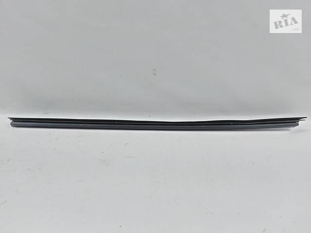 ущільнювальна гумка скла передньої лівої двері внутрішня ● Cadillac ATS `13-18