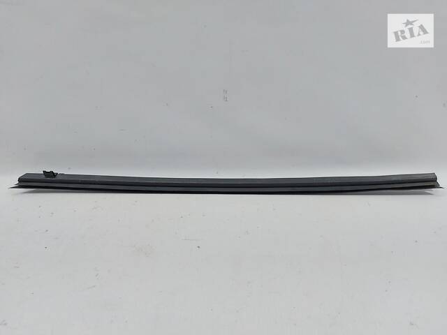 уплотнительная резинка стекла двери передней правой внутренняя ● BMW 328i xDrive `07-12
