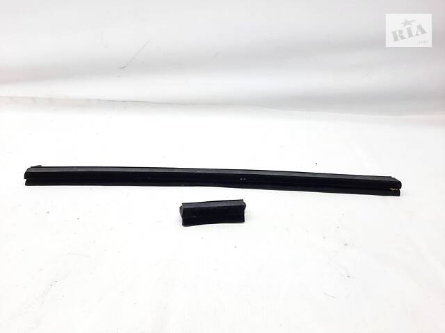 гума ущільнювача скла двері задньої лівої внутрішня ● Lincoln MKT `10-19