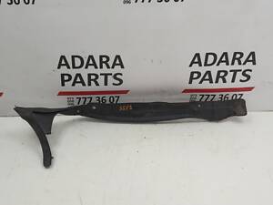 Уплотнитель крыла дверь-крыло правый для Audi Q7 2009-2015 (4L restyle) (4L0821112)