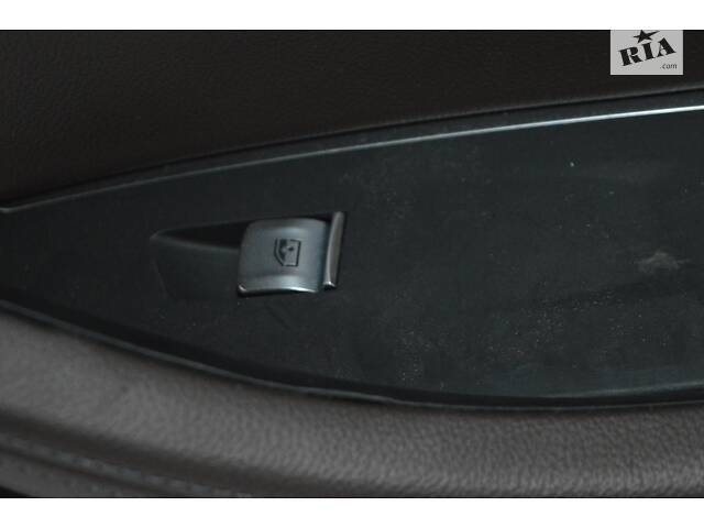 Управление стеклоподъемником передним правым BMW X3 G01 18-21 61319299457
