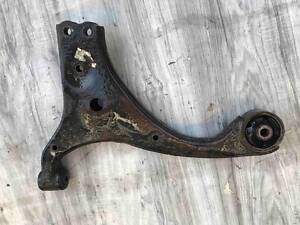 Рычаг передней подвески правый Hyundai i30 2007-2012 г., б/у. 545012H000