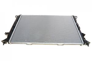 VAN WEZEL 03002292 Радіатор охолодження Audi A4/A5/A6/Q3/Q5 1.4-3.0d 07-