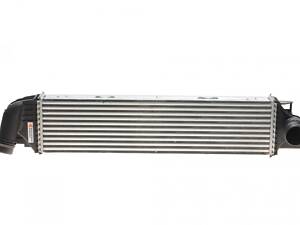 VAN WEZEL 37004622 Радиатор интеркулера Opel Vivaro 1.6 CDTi/Renault Trafic 16 dCi 14-