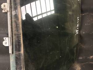 Вікно Скло задніх лівих дверей 7701467578 на Renault Laguna I