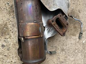 Выпускной коллектор с катализатором, лямбда-зондами и защитами Chevrolet Volt 2016-19