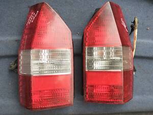 Подержанные задние фонари Mitsubishi Space Wagon.