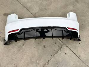 Подержанный бампер задний для Tesla Model 3 2017-2024