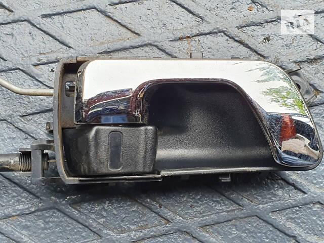 Внутренняя ручка двери Mitsubishi Pajero 4 (хромированная) - MR432272