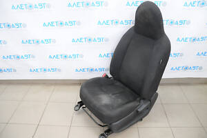 Водійське сидіння Nissan Versa 12-19 usa без airbag, механіч, ганчірка чорн